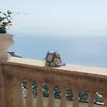 La Di Enzo Con Vista Mare アパート