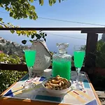 La Di Enzo Con Vista Mare アパート