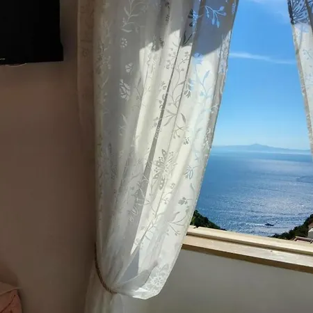 La Di Enzo Con Vista Mare アパート